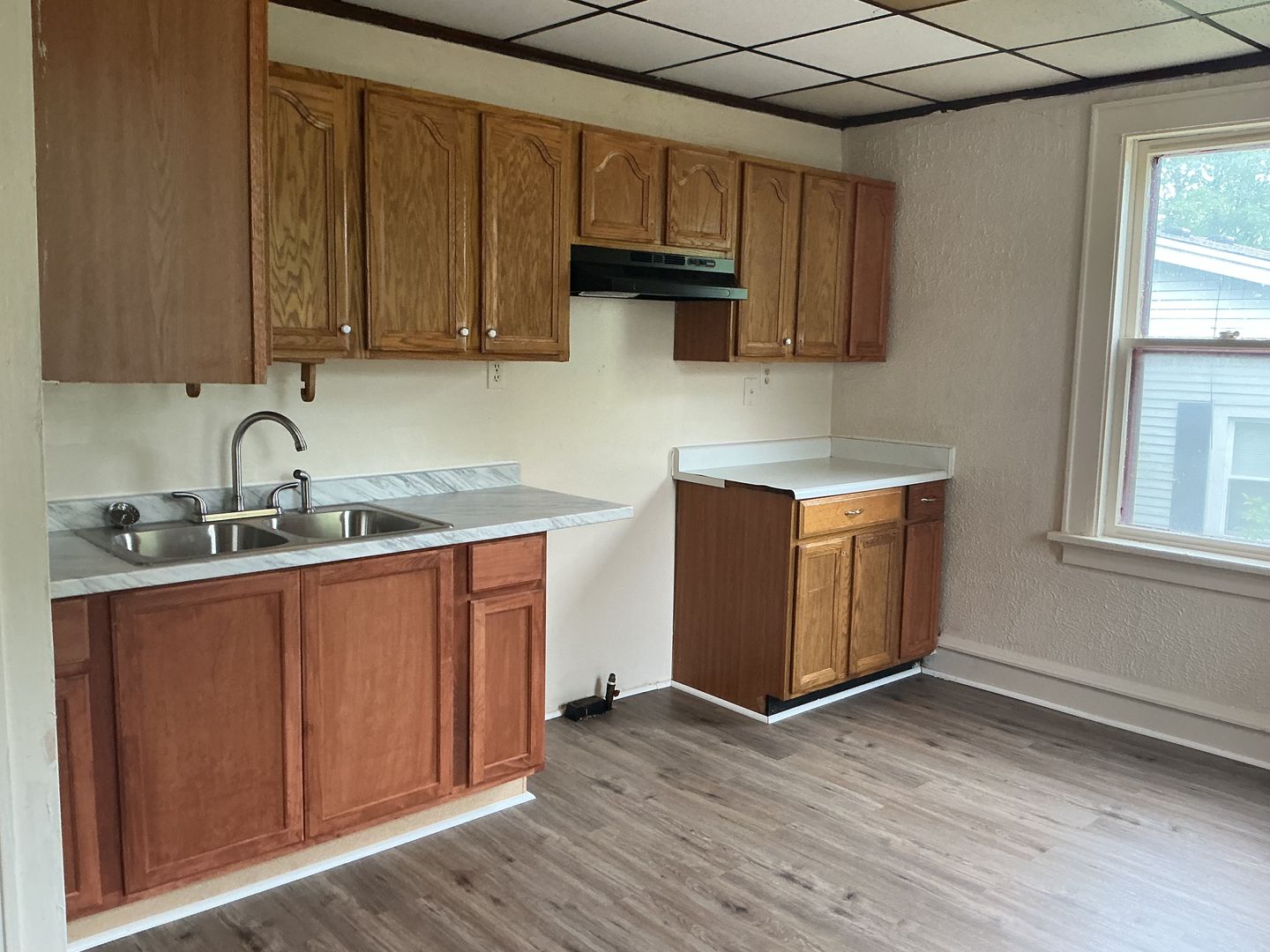Milwaukee Apartment: 5033 N 49th St
