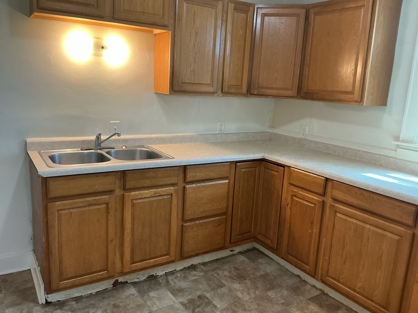 Milwaukee Apartment: 5239 N 38th St