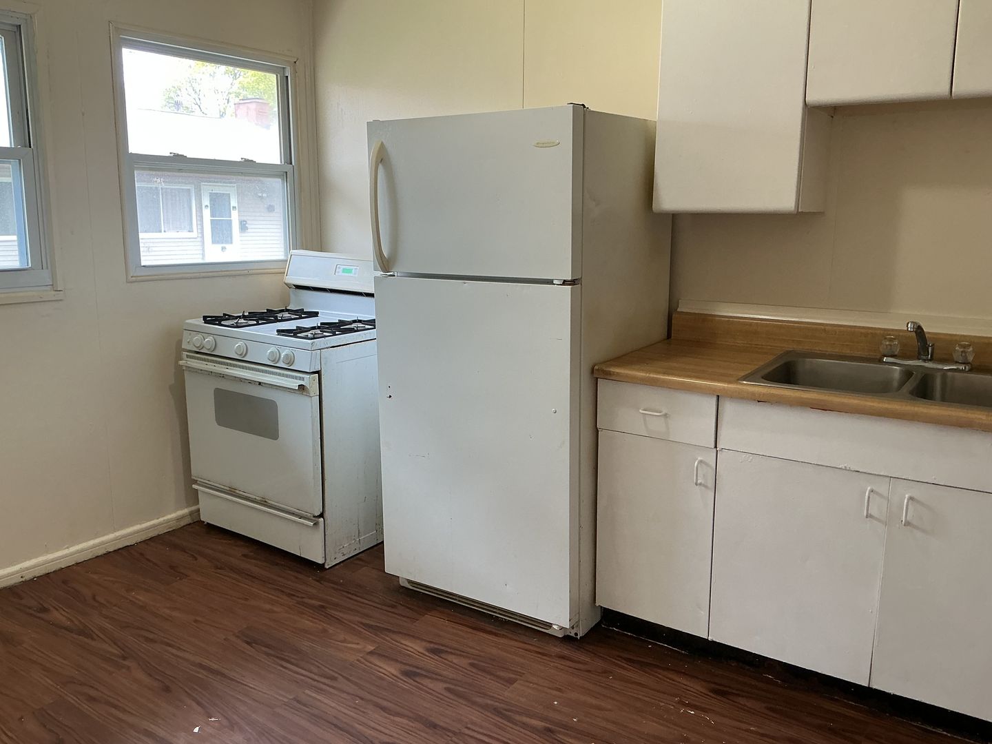 Milwaukee Apartment: 2832 W Carmen Ave.