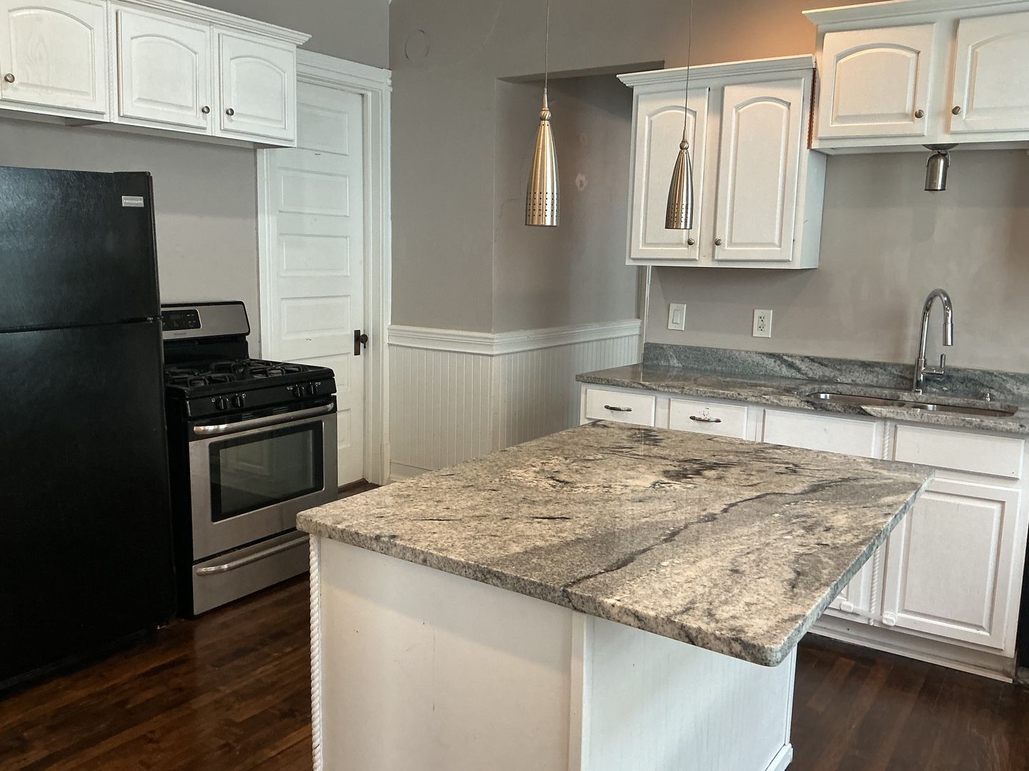 Milwaukee Apartment: 2617 S Howell Ave
