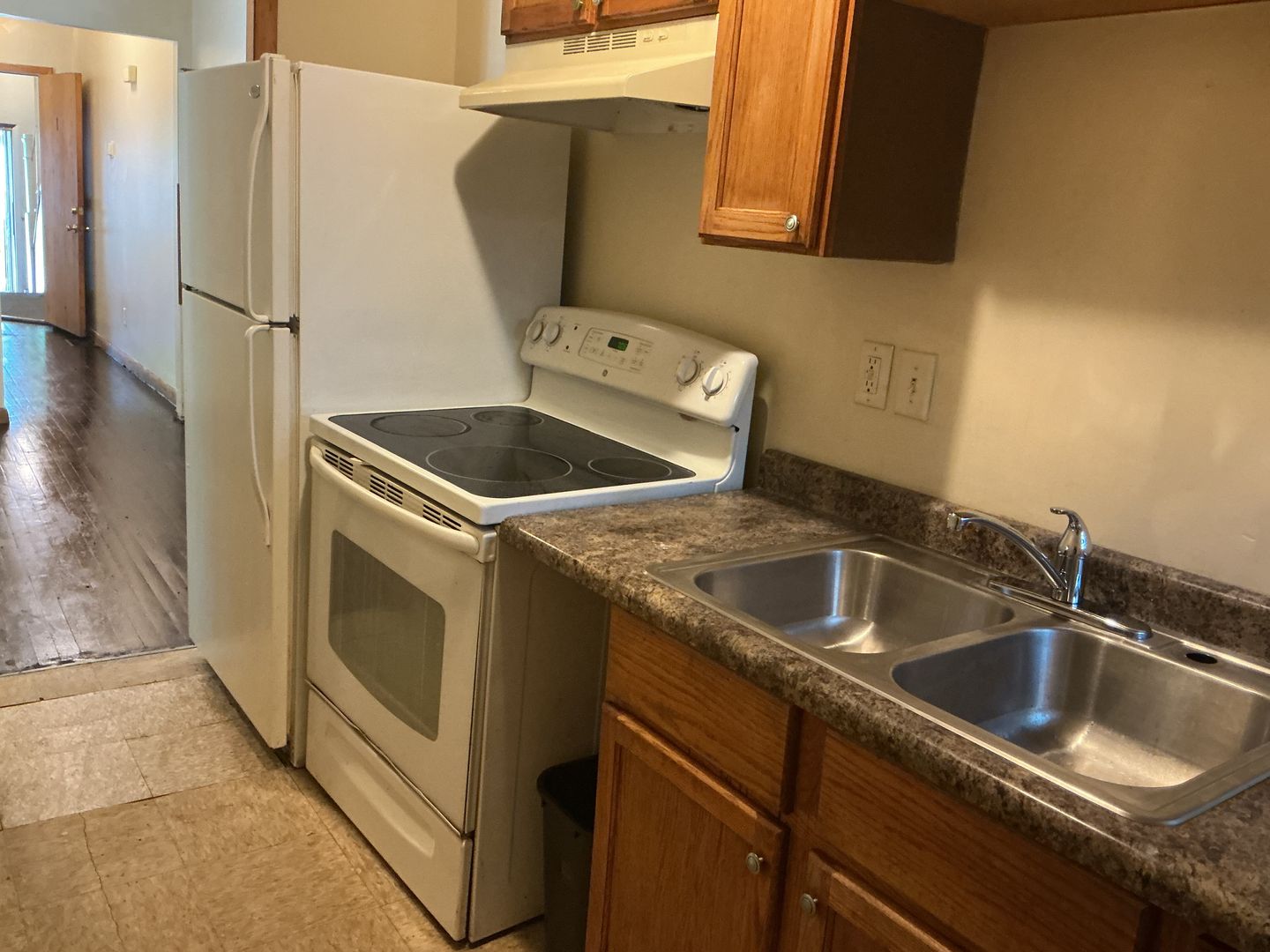 Milwaukee Apartment: 3133 W. Clybourn St.