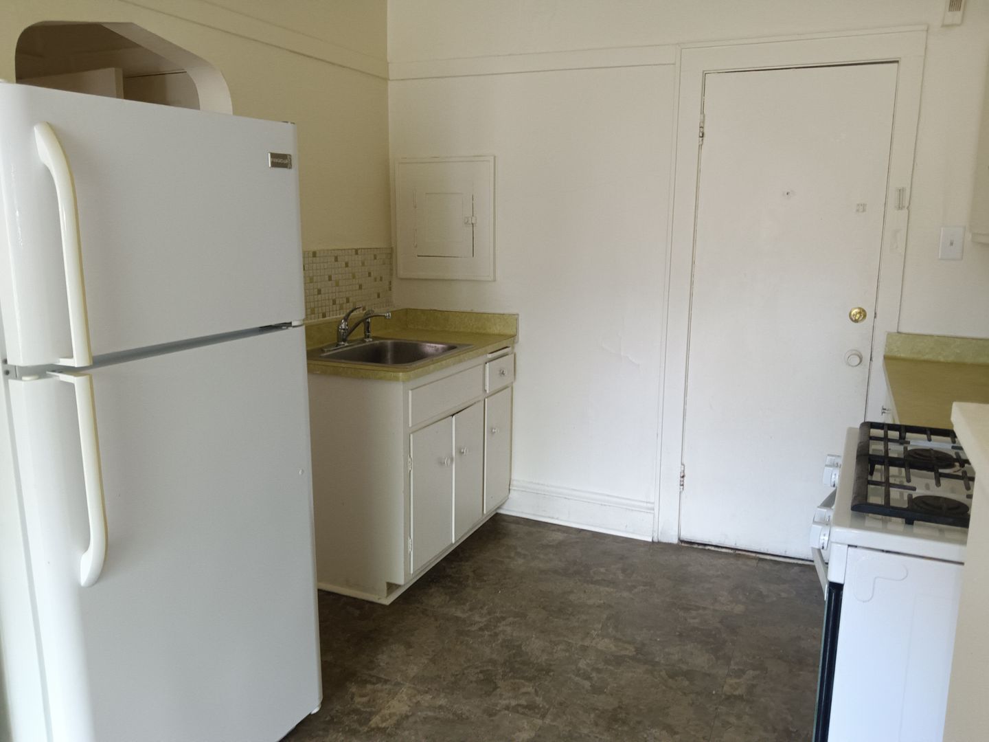 Milwaukee Apartment: 920 N 37th St