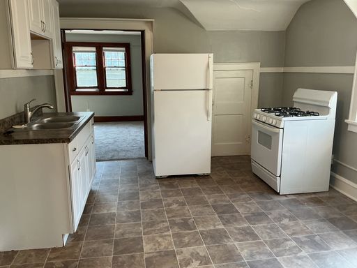 2 Bedroom Upper Duplex – photo 1