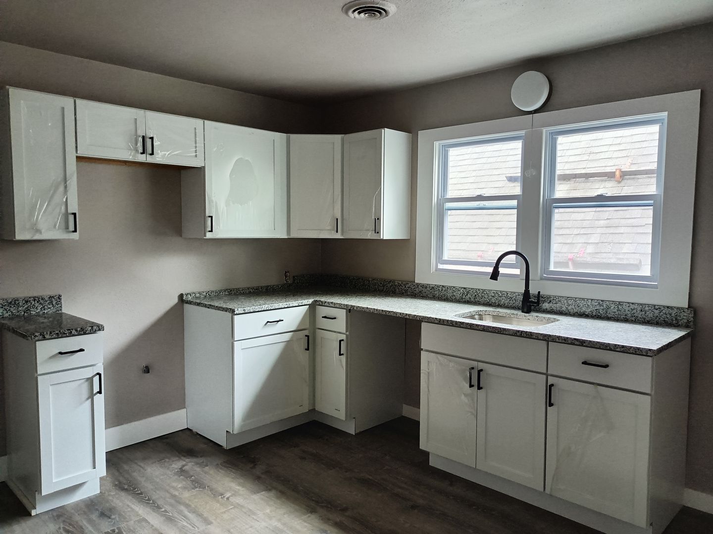 Milwaukee Apartment: 3527 N 9th St