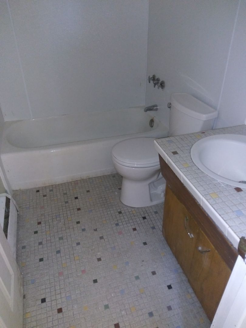 Milwaukee Apartment: 2528 W Wells St.