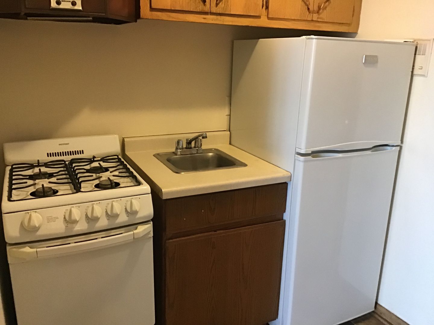 Milwaukee Apartment: 853 N. 23rd St.