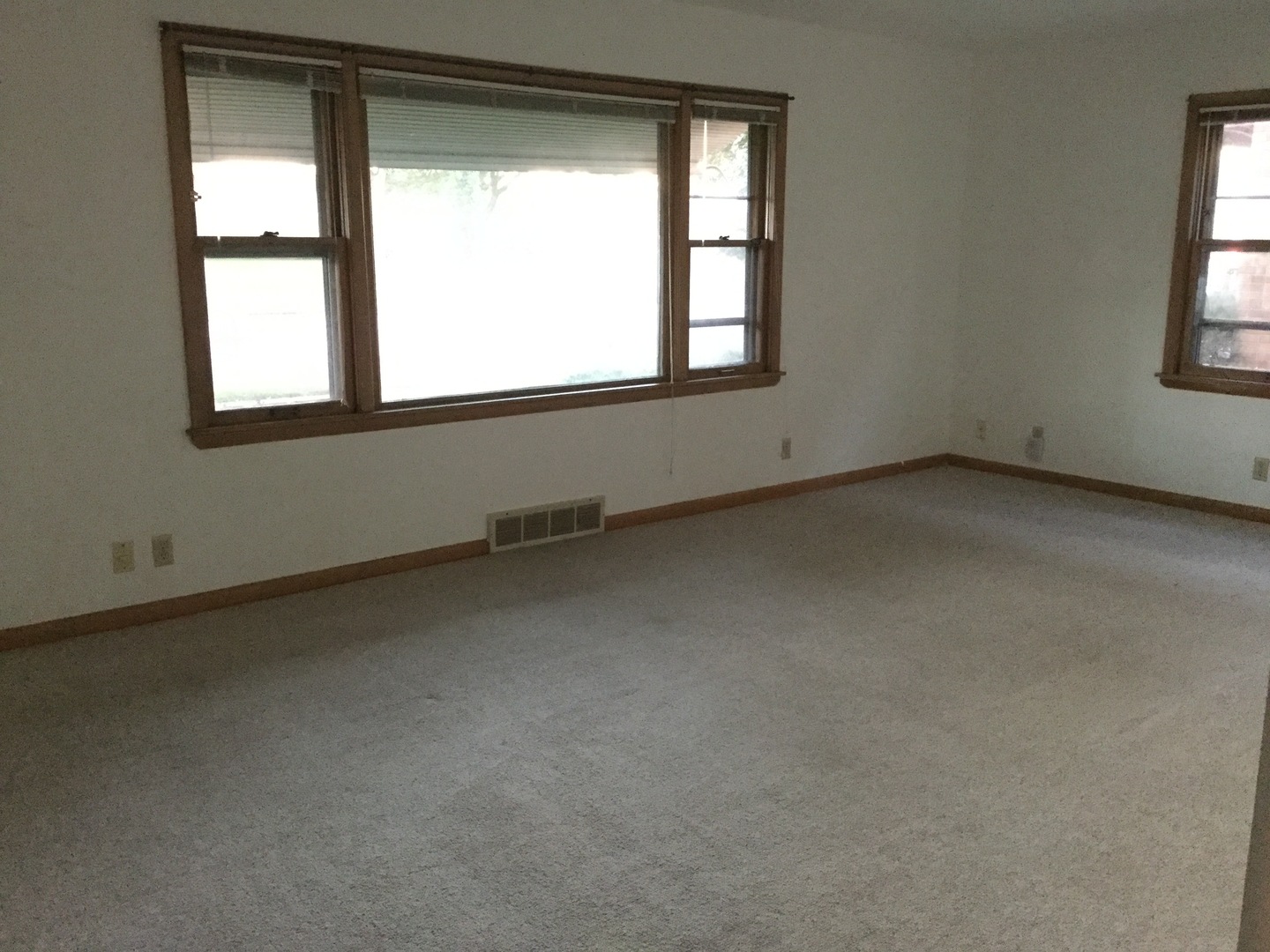 10006 W. North AveLower, Wauwatosa, WI 53226