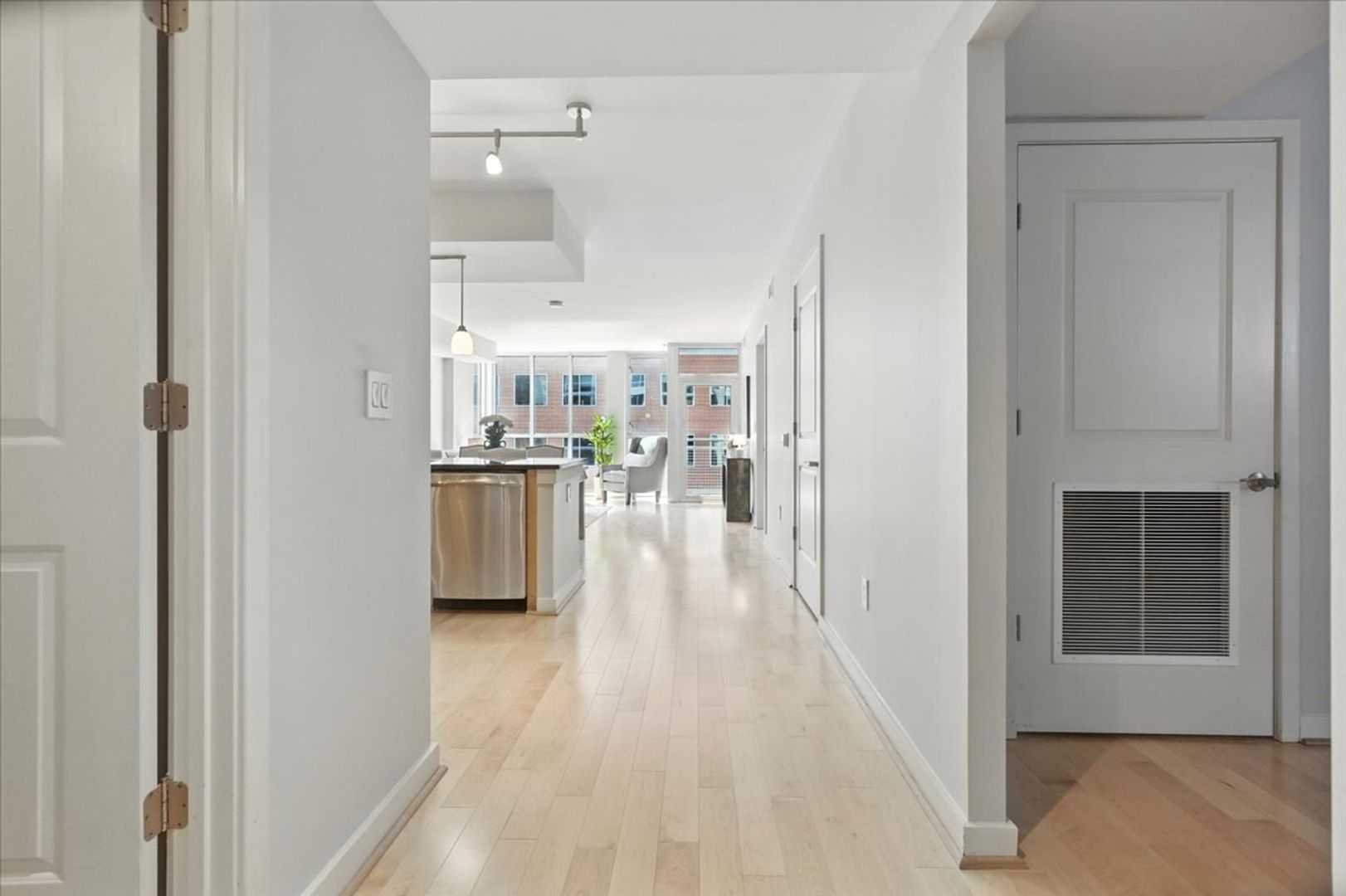 Washington Condo: 1025 1st St SE #612