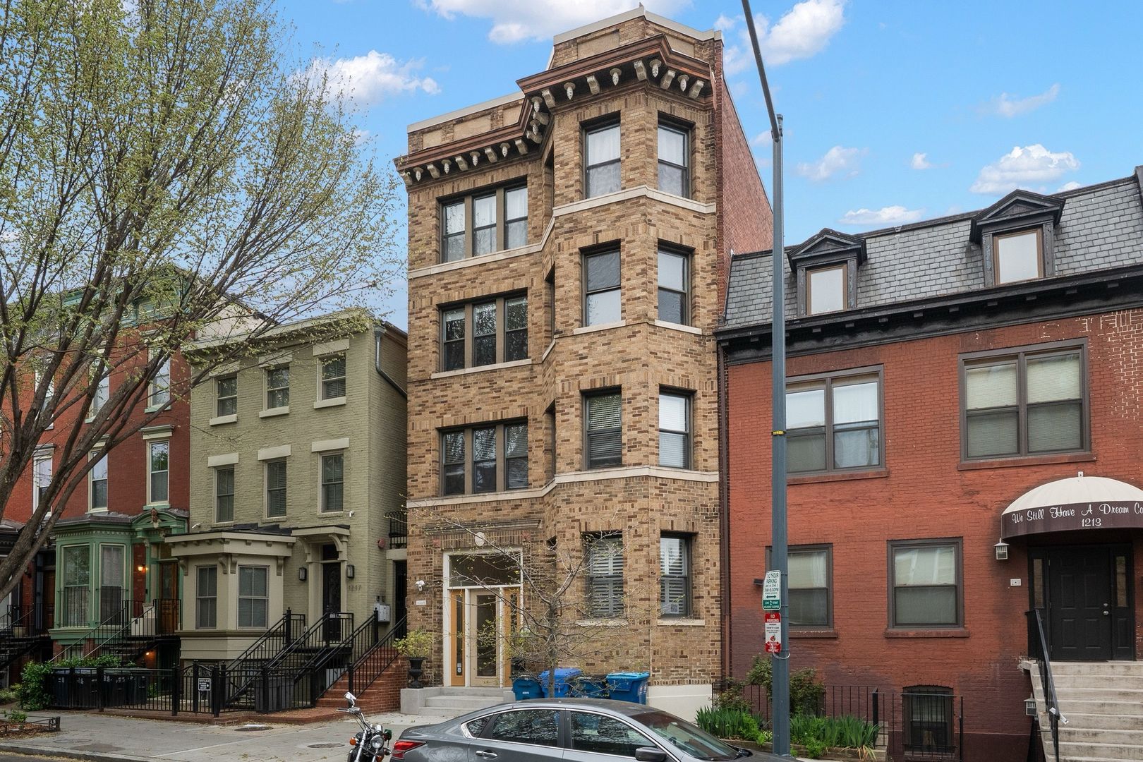 Washington House: 1215 10th St NW