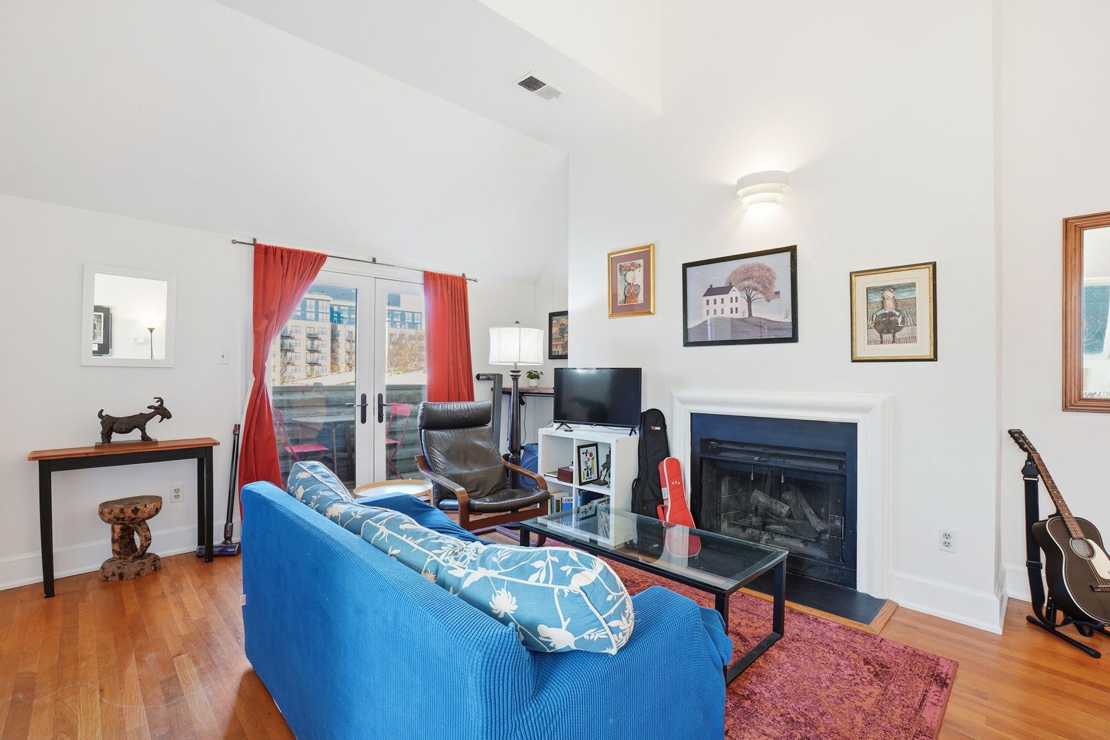 Washington House: 301 G ST NE #32