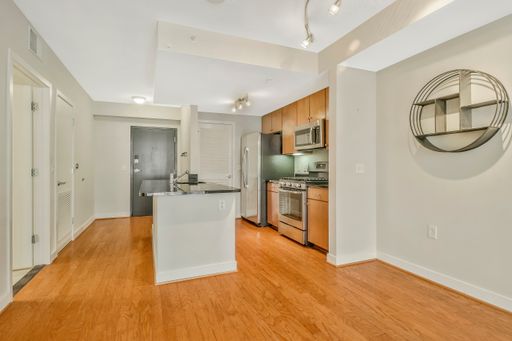 Modern Shaw One-Bedroom | Assigned Parking – photo 1