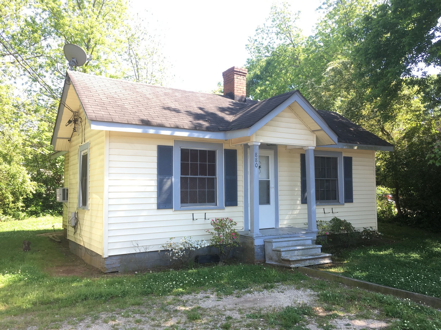 Athens House: 880 Sunset Drive