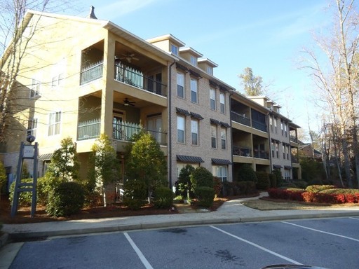 Immaculate Condo in The Flats of Woodlake! - Available NOW! – photo 1
