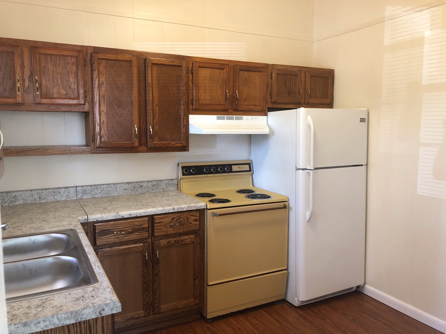 Athens Apartment: 170 - 172 - 174 Hart Avenue