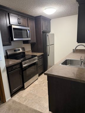 **2nd Month Free** 1 Bedroom Available – photo 1