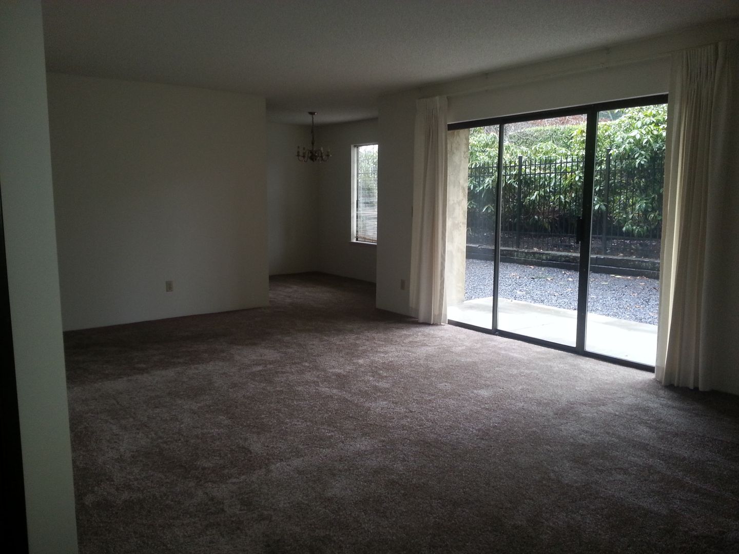 Tacoma Apartment: 1912 North Oakes