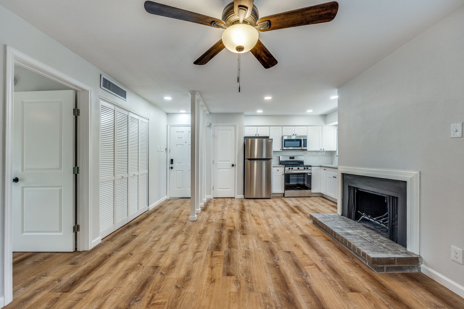 Dallas Condo: 9730 Whitehurst