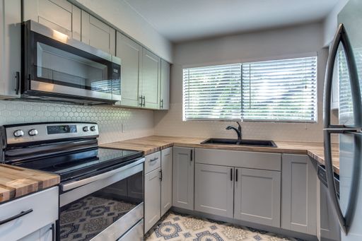 9730 Whitehurst – photo 1