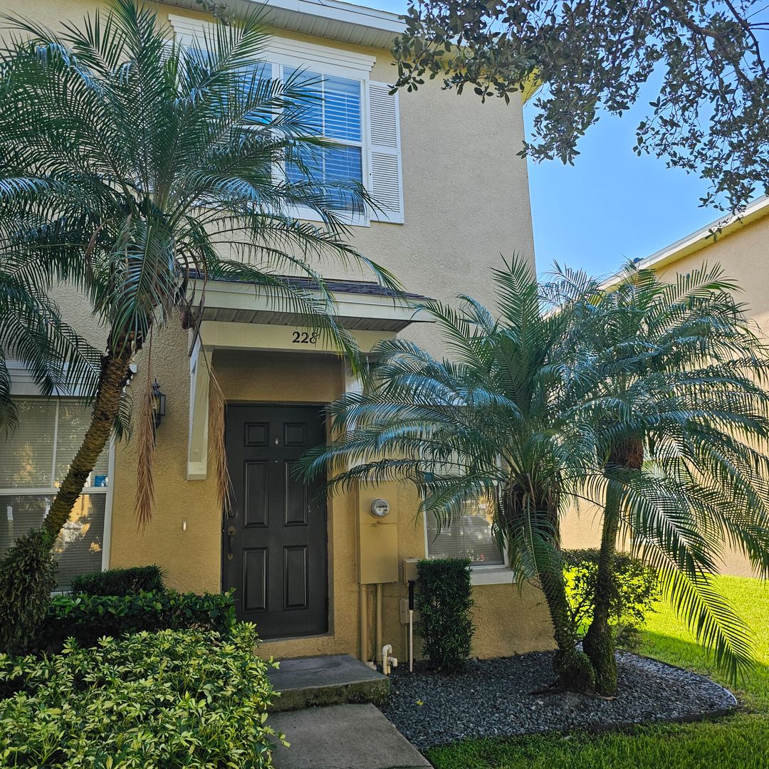 Winter Garden House: 228 Deepcove Rd.