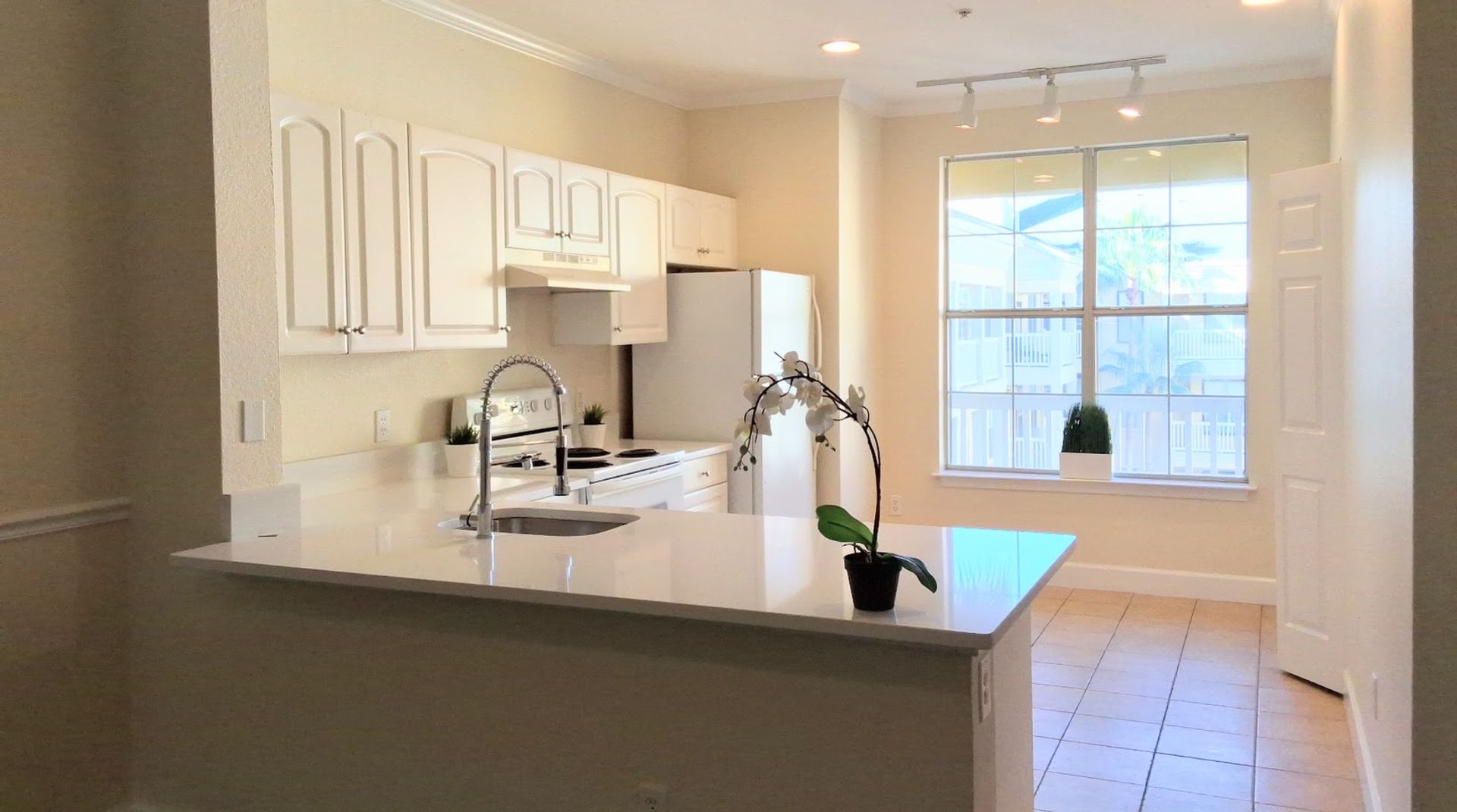 Orlando Condo: 860 N Orange Ave.  #422