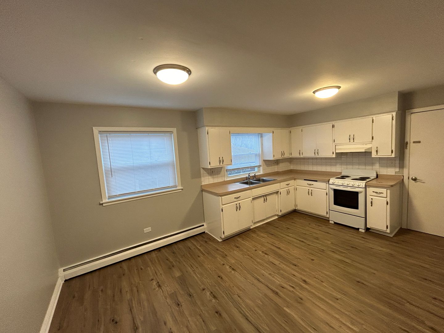 Lemont Apartment: 902, 904, 914, 916, 918, 920, 1001, 1003, 1005 State Street