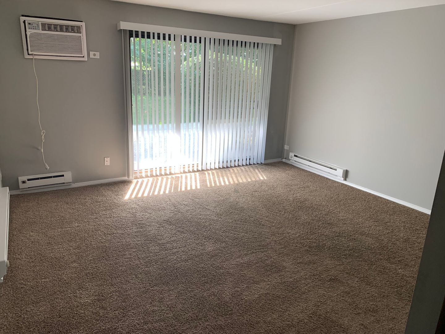 Lemont Apartment: 902, 904, 914, 916, 918, 920, 1001, 1003, 1005 State Street