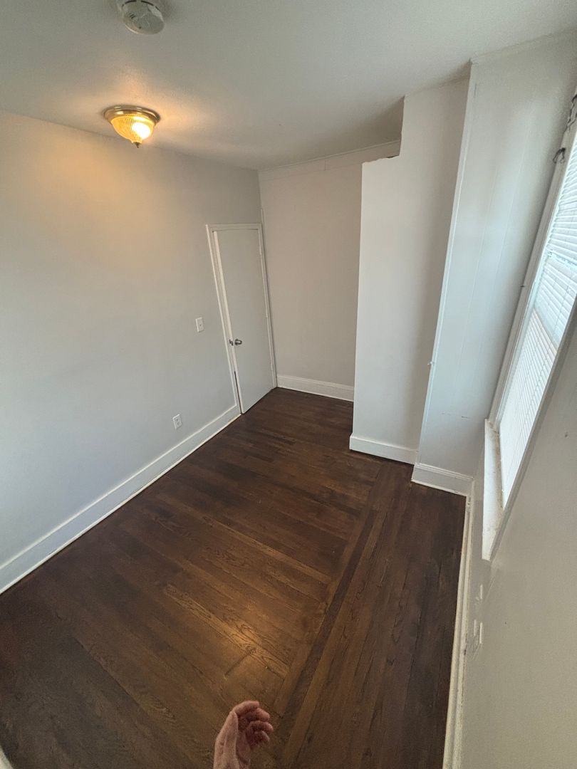 New Haven Apartment: 57 Thompson Street