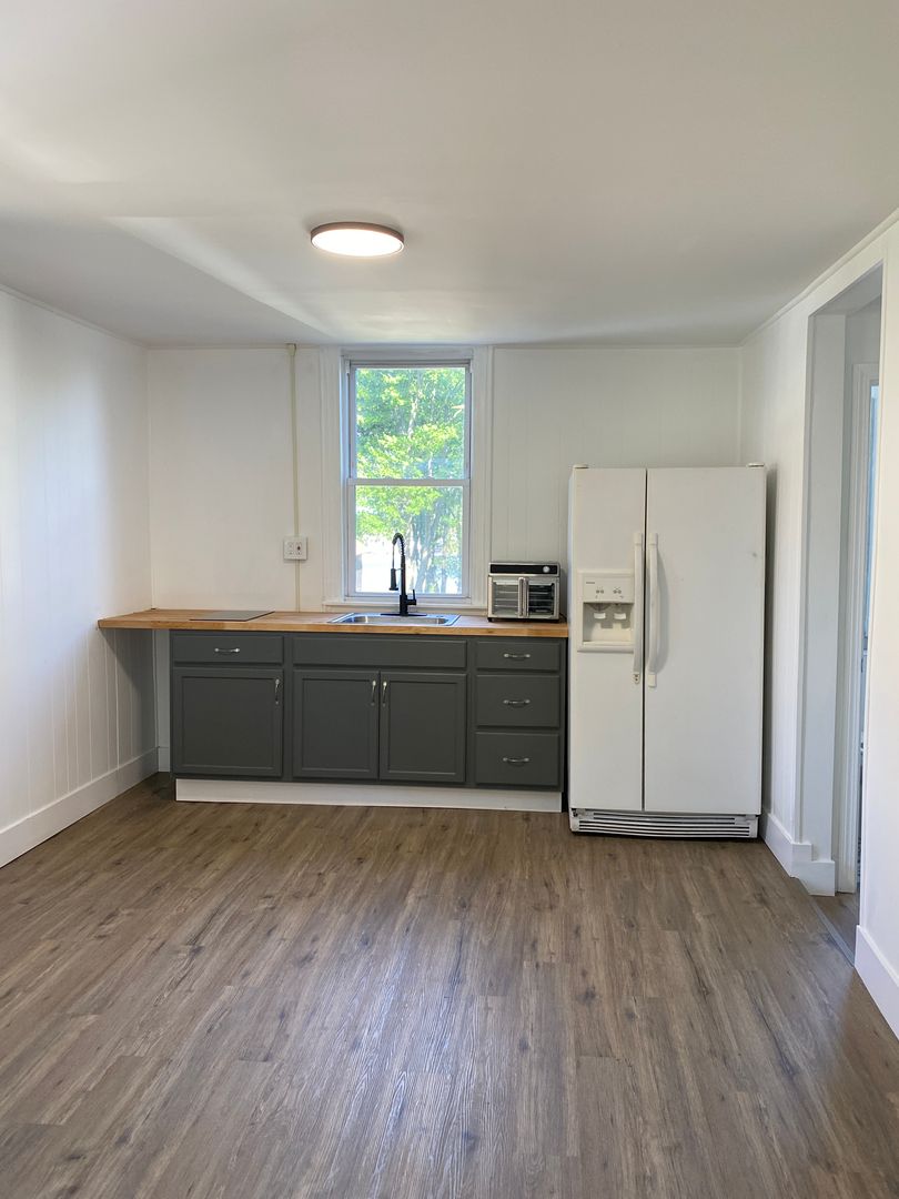 New Haven Apartment: 882 Quinnipiac Ave