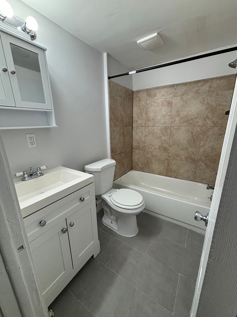 New Haven Apartment: 57 Thompson Street