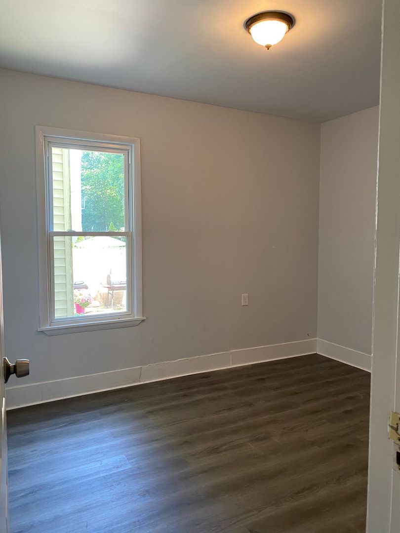 New Haven Apartment: 13 Hallock Street
