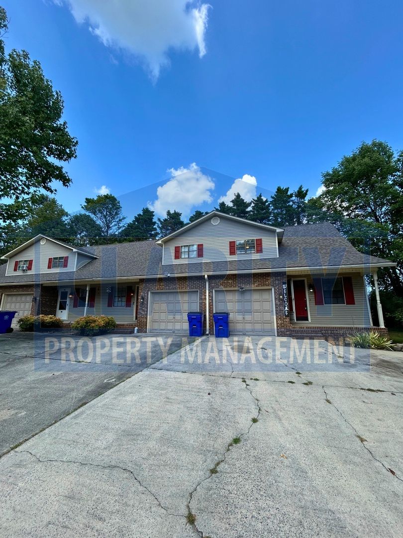 Cleveland Apartment: Grove Circle NW