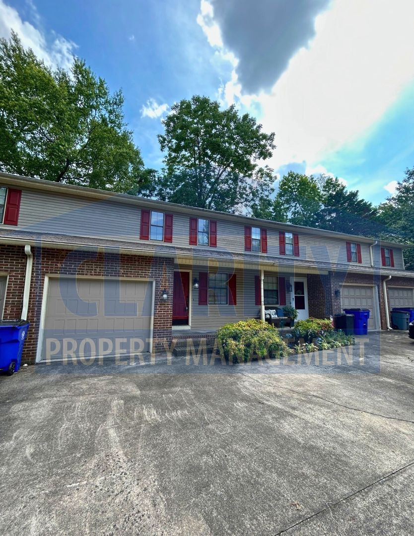 Cleveland Apartment: Grove Circle NW