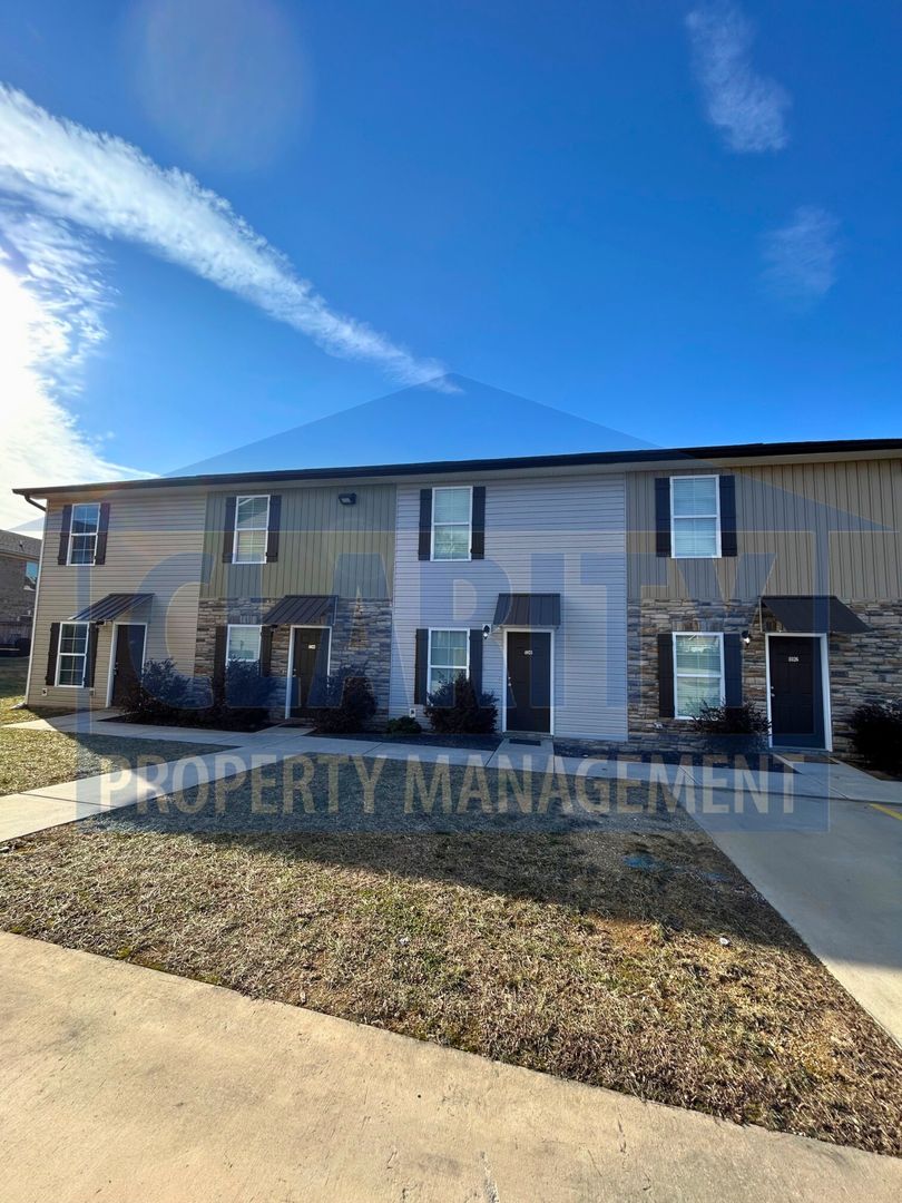 Cleveland Apartment: Pryor Rd NE