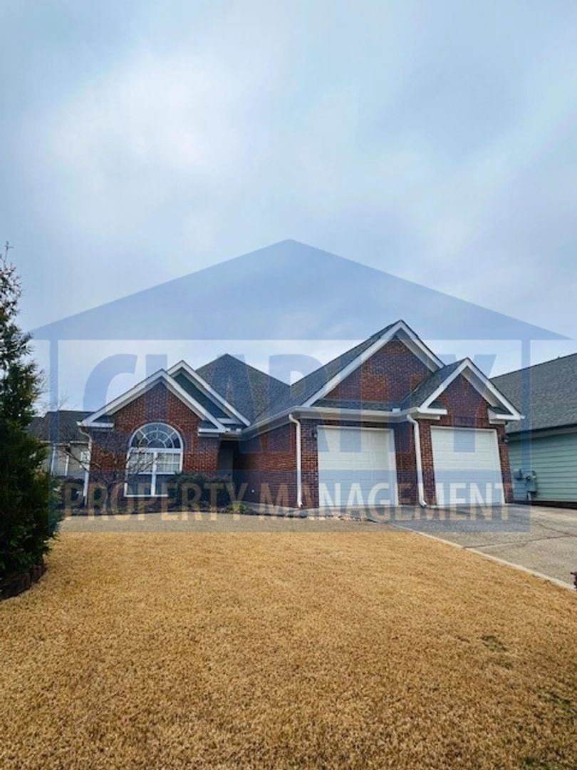 Chattanooga House: 7842 Laurelton Dr.