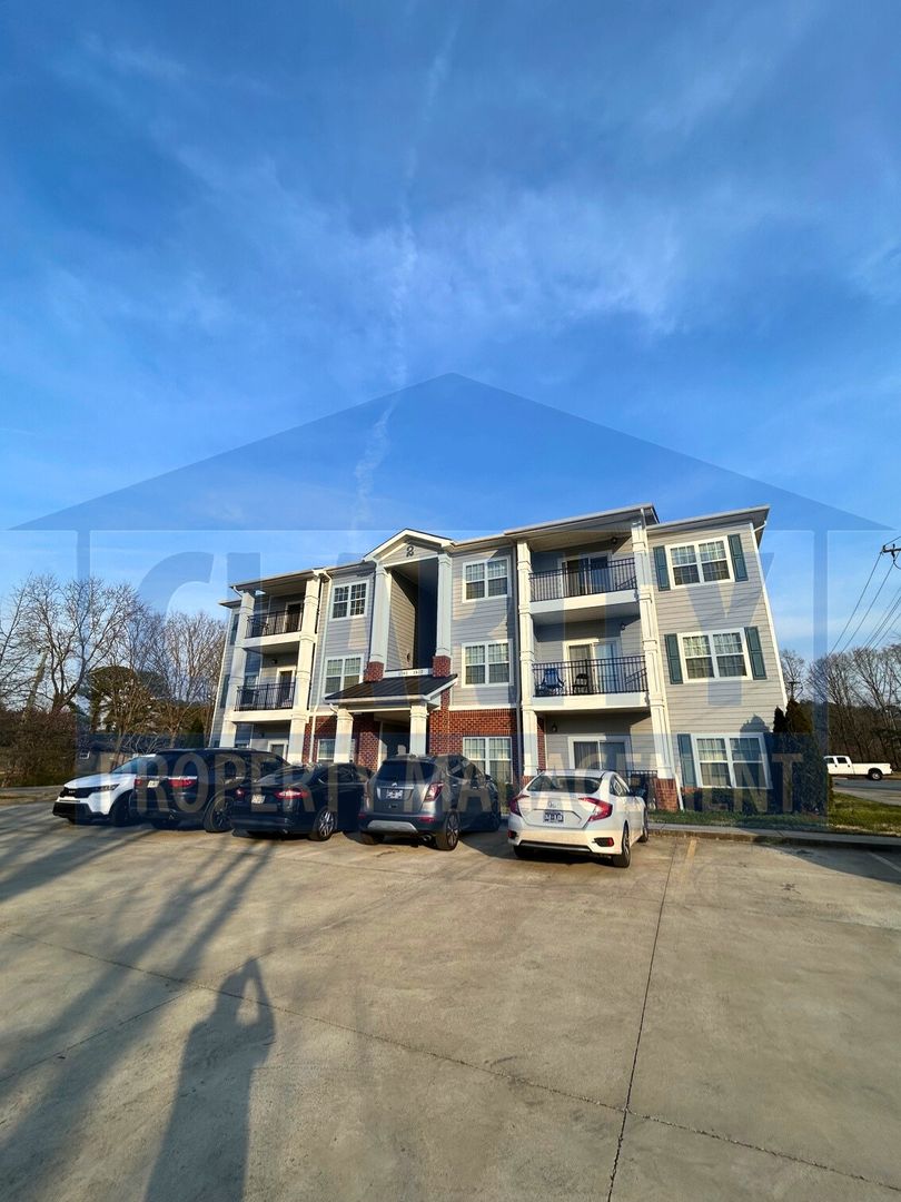 Cleveland Apartment: Greenwood Ave NE