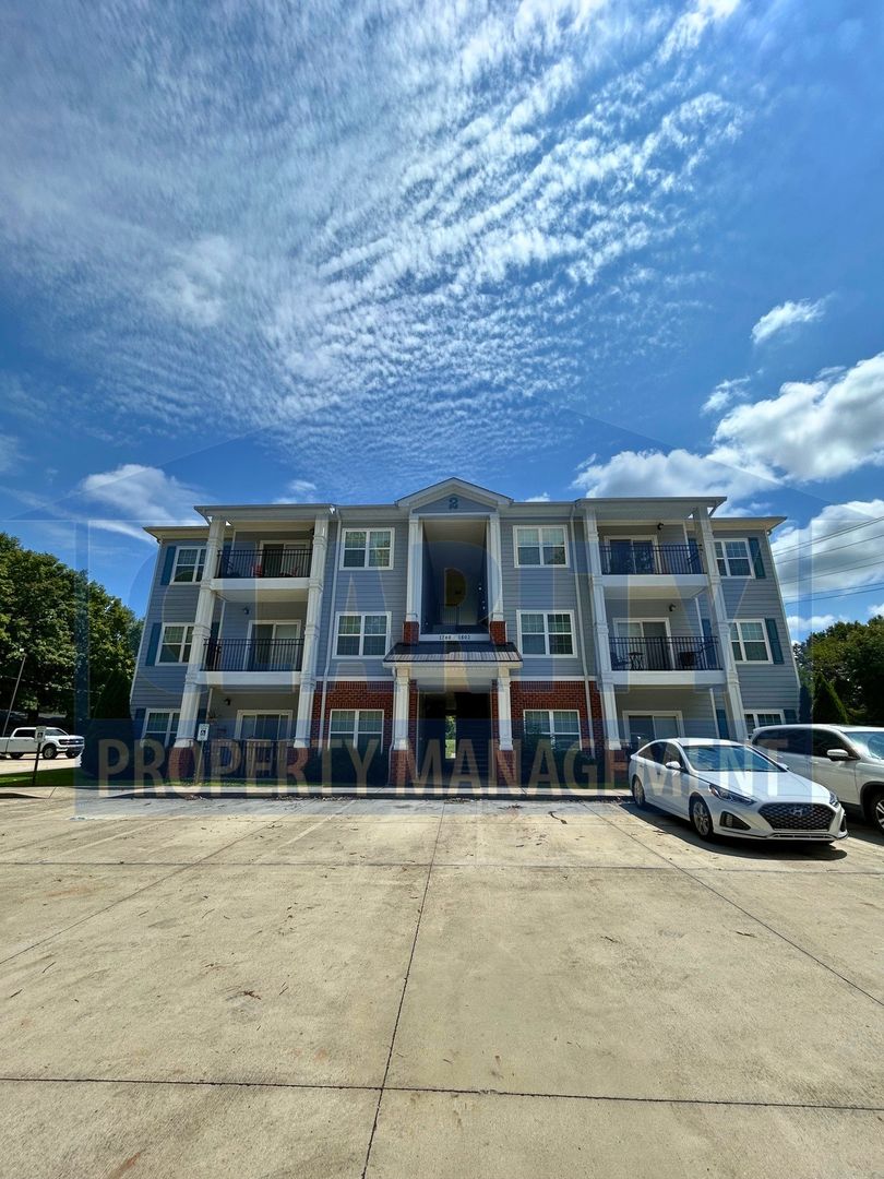 Cleveland Apartment: Greenwood Ave NE