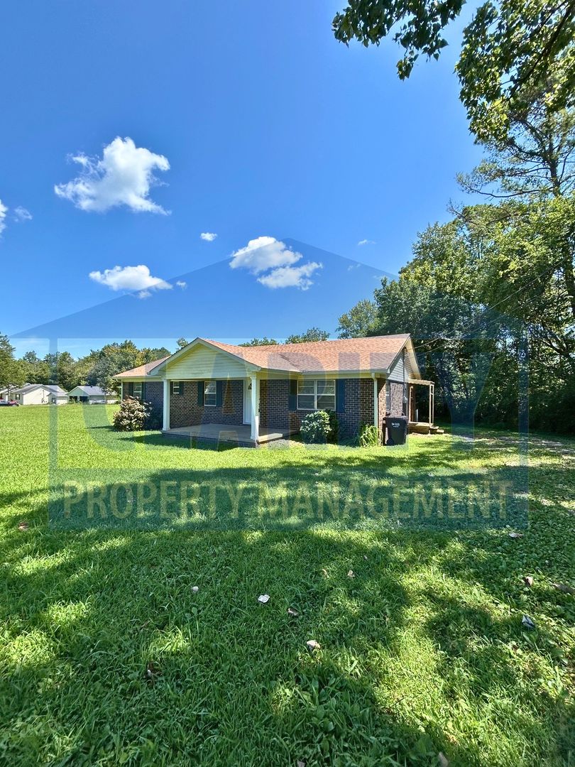 Cleveland House: 142 Byrd Rd. NE