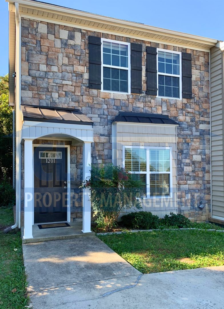 Cleveland House: 1201 Angie Lane NE