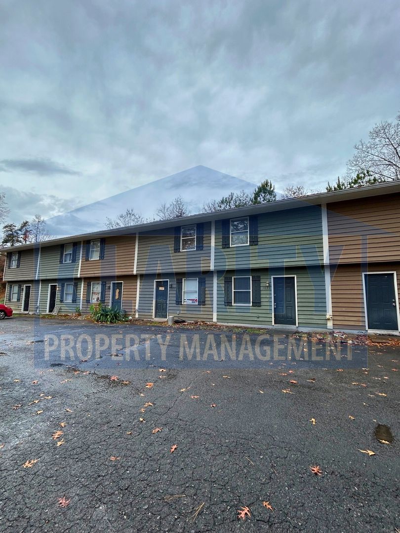 Cleveland House: 3011 Adkisson Dr