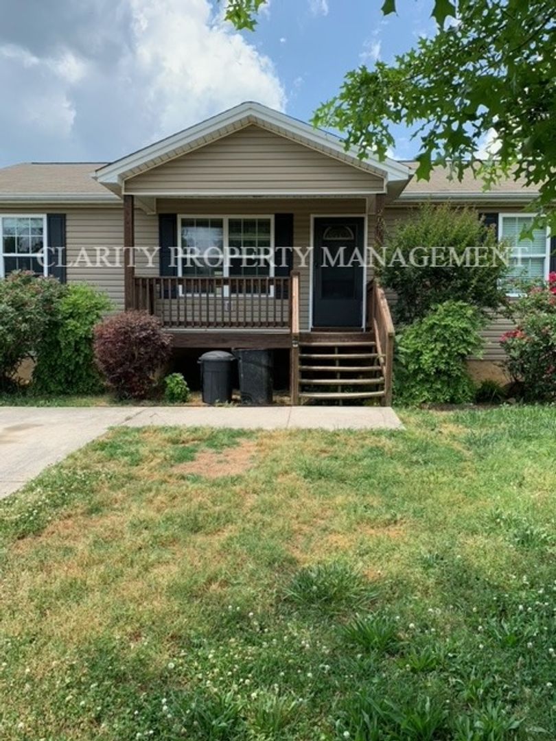 Cleveland House: 2050 Century Ave SE