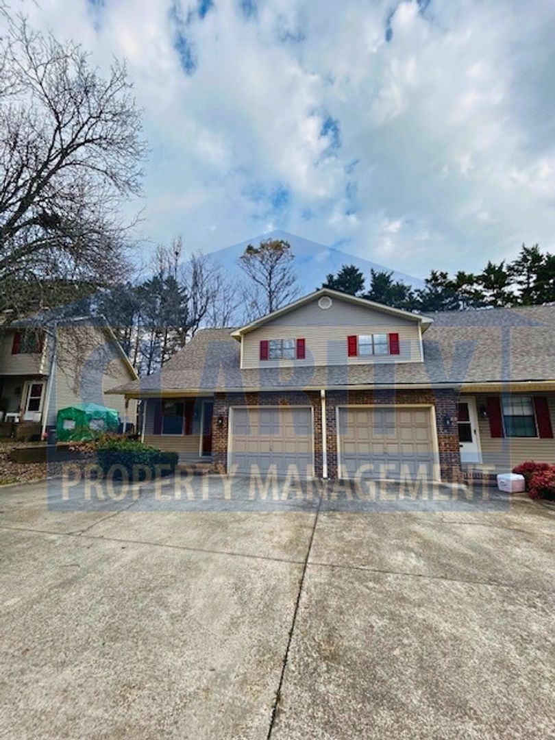 Cleveland Apartment: Grove Circle NW