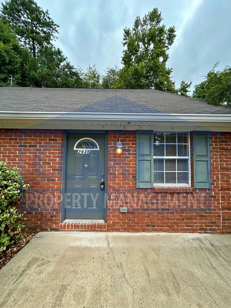 Cleveland House: 2935 Adkisson Dr