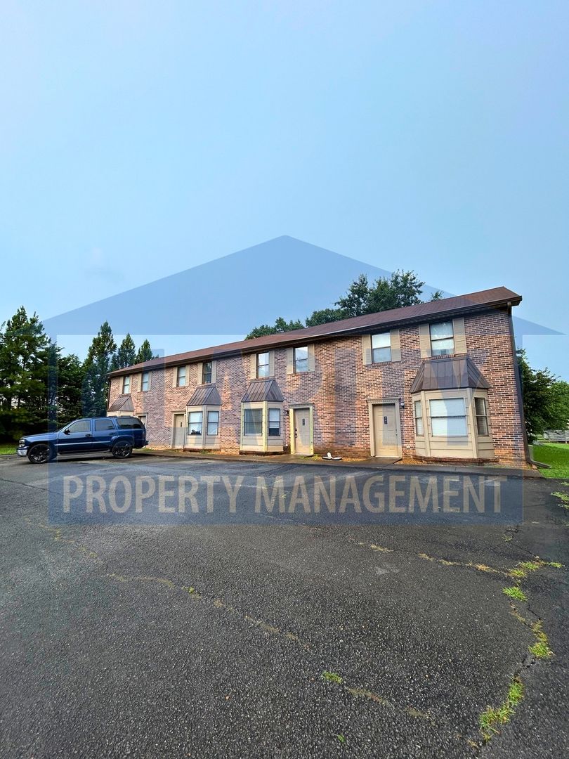Cleveland House: 904 Valley Head Rd. NW