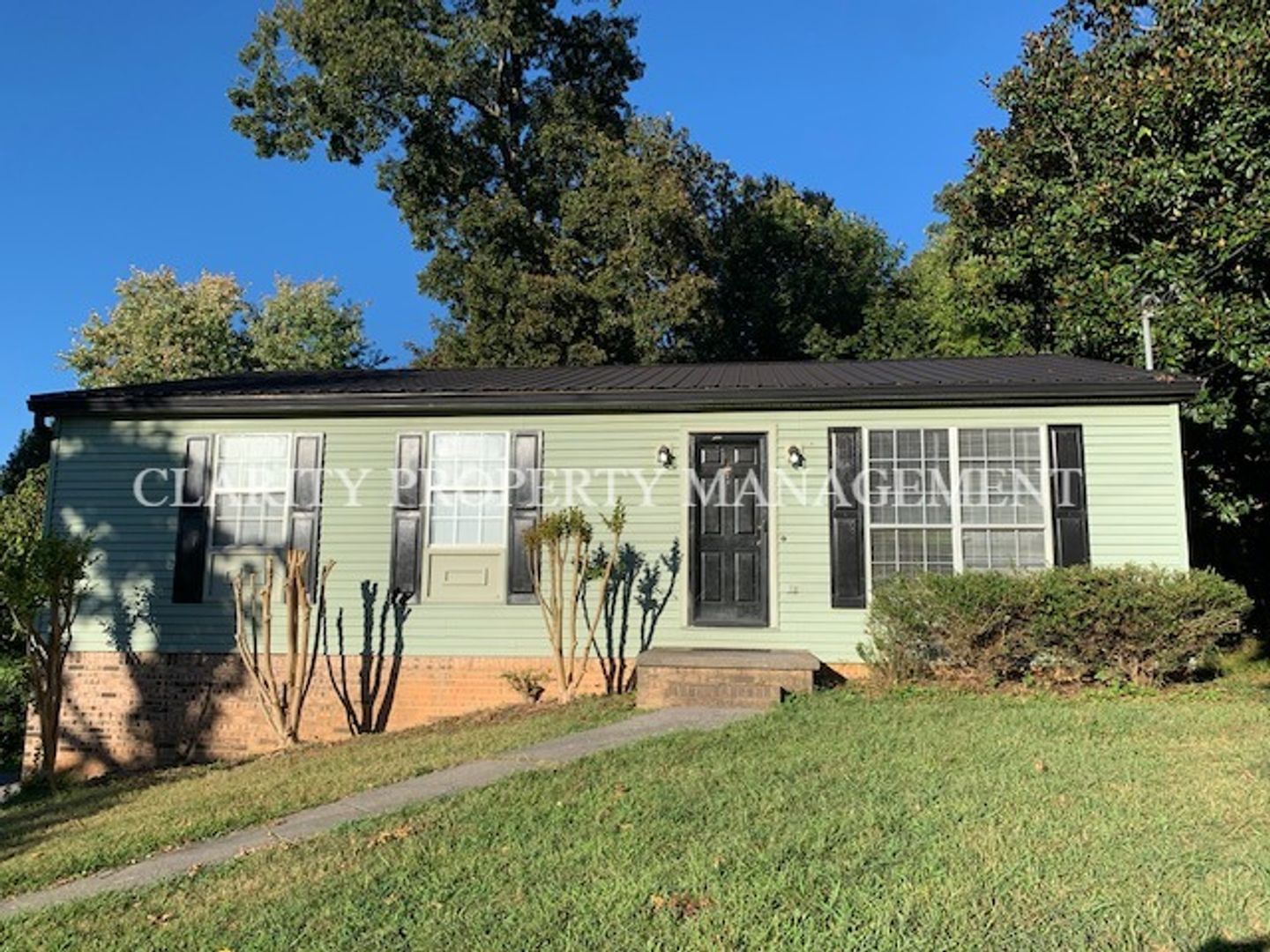 Cleveland House: 2218 Cloverleaf Circle SE