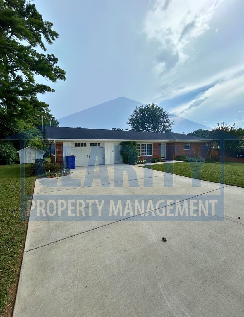 Cleveland House: 505 24th Street NW