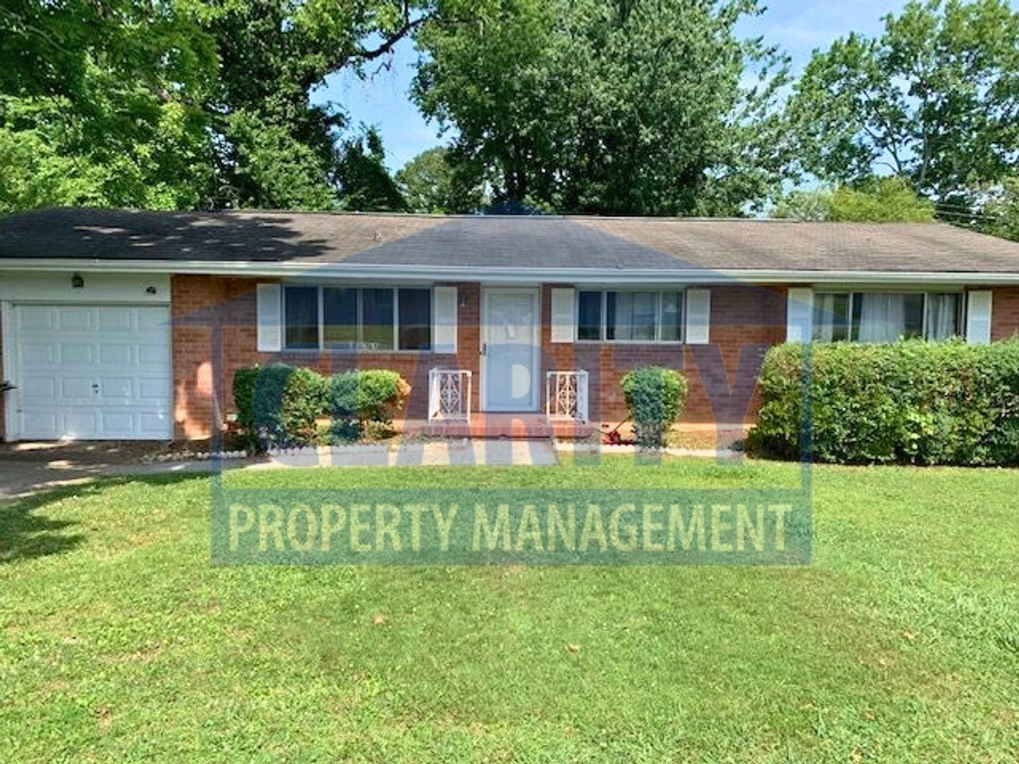 Chattanooga House: 1110 Collins Circle