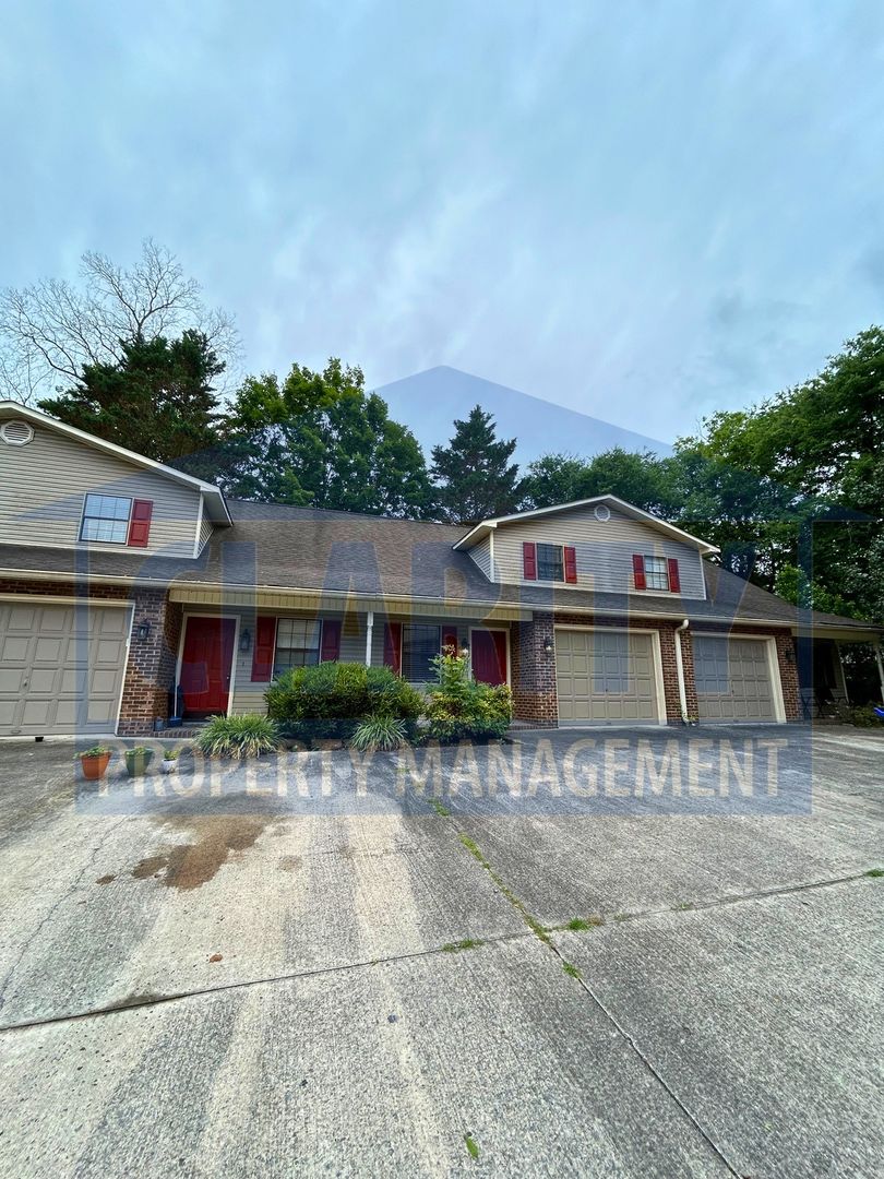 Cleveland Apartment: Grove Circle NW
