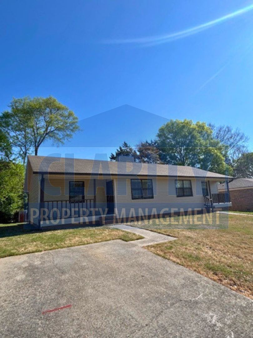 Cleveland Apartment: Village Green Drive NW