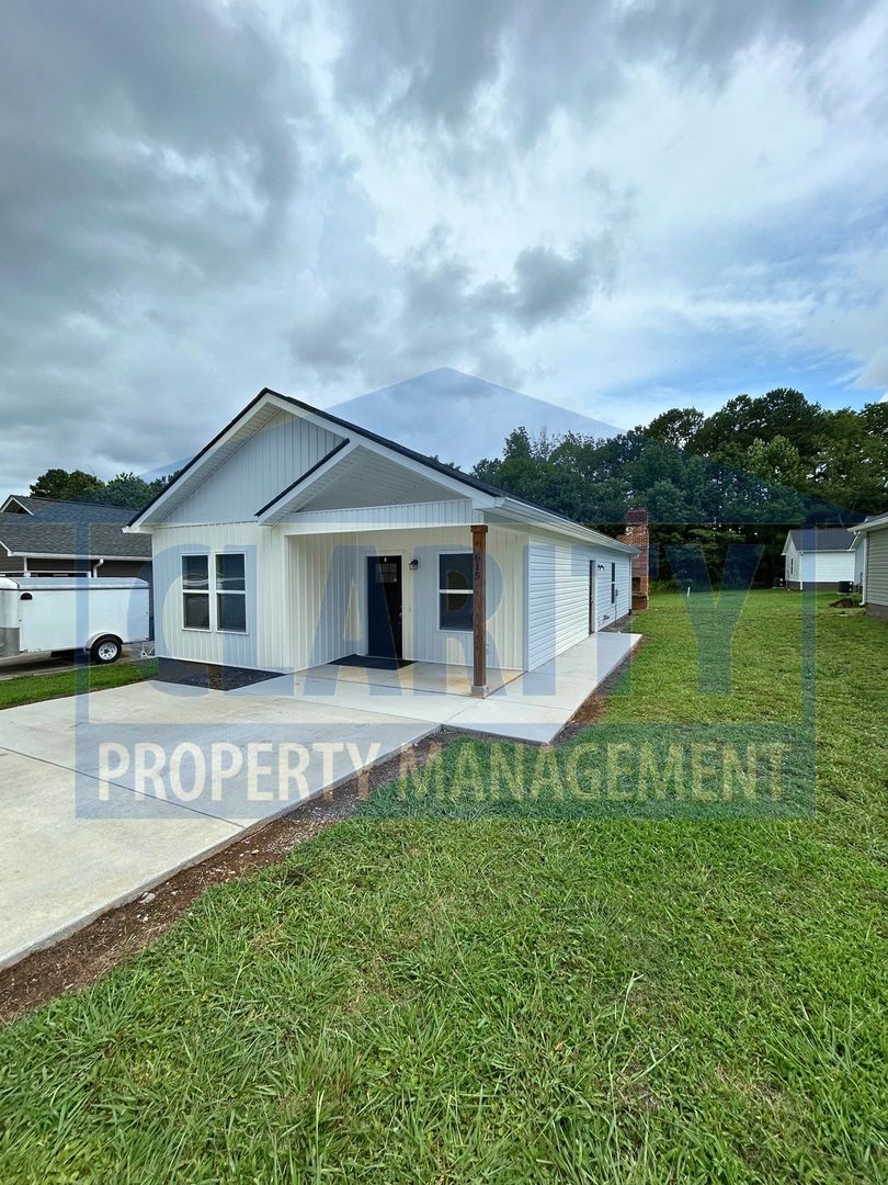 Cleveland House: 615 Linda Dr. SE