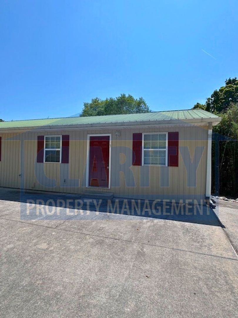 Calhoun Apartment: 5089 Highway 11S